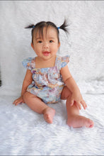 Load image into Gallery viewer, Baby Daphne
